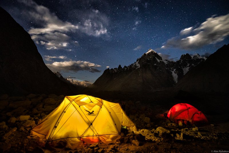 палатка. ночь, горы Ночевка на ледникеphoto preview