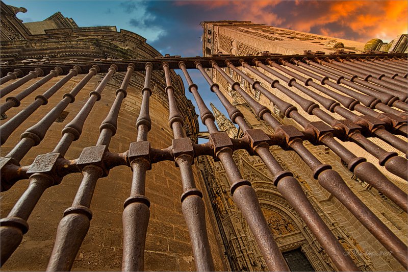 небо, собор, архитектура Горячее небо Севильиphoto preview