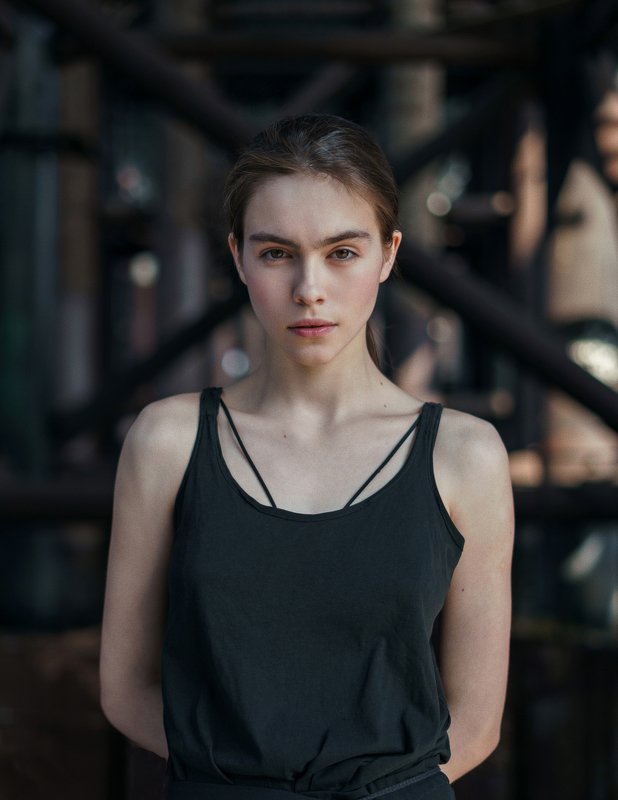 portrait, портрет, girl, brunette, portraiture, outdoor, девушка, молодость, май, весна, spring, patterns, retouch, ретушь, цвет, sony, lines, линии Annephoto preview