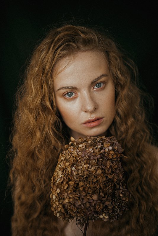 Albina and flowerphoto preview