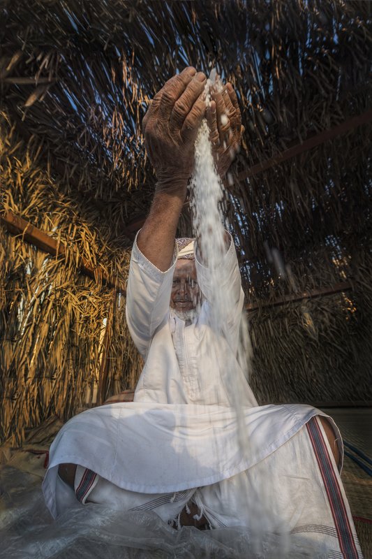 Colors,Old man Salt sellerphoto preview