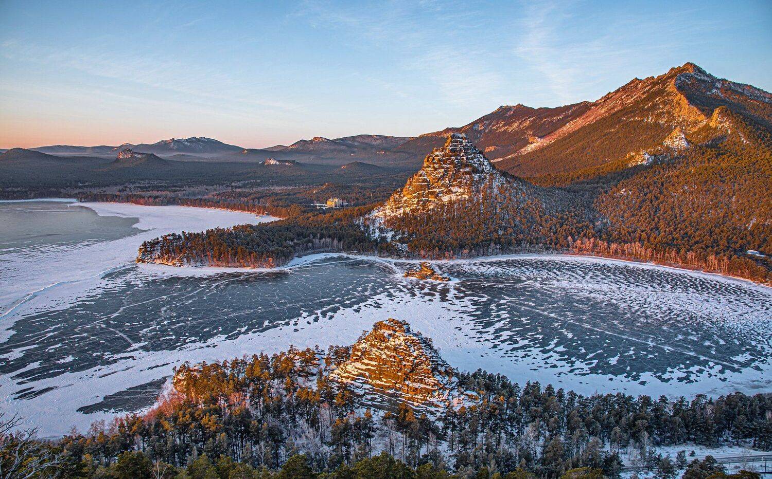 Боровое. Голубой залив. Автор: Евгений Дроботенко горы., зима, Евгений Дроботенко
