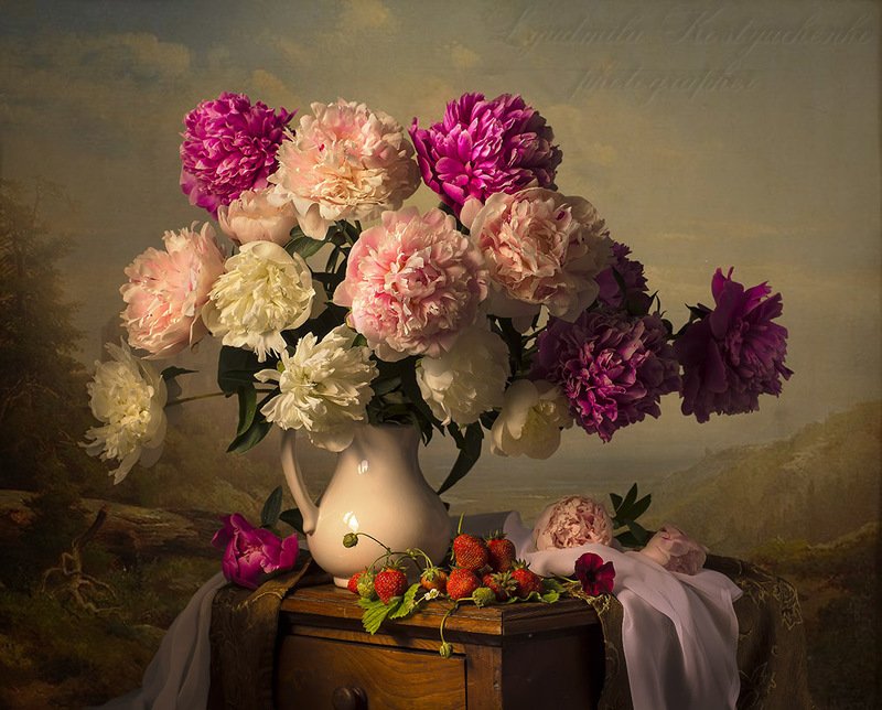натюрморт с садовыми цветами,пионы,лето,букет,цветы,художественное фото,искусство. photo preview