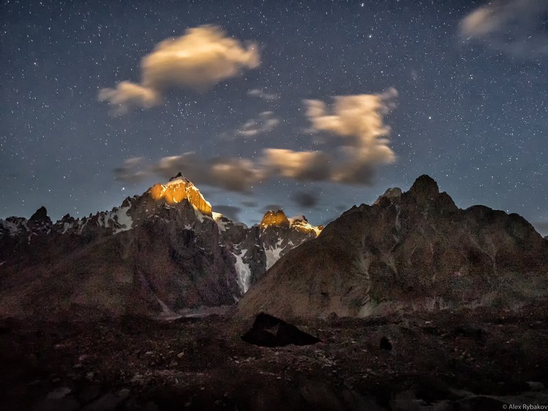 Горы, ночь, луна, небо , звезды, облака, ледник Восход луны над Каракорумомphoto preview