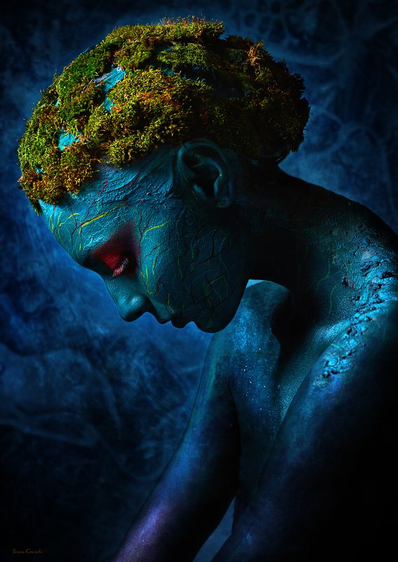 портрет, лицо, девушка, сад, молодость, разрушение, мох, природа, соединение, симбиоз, мир, планета, жизнь Symbiosis IIIphoto preview