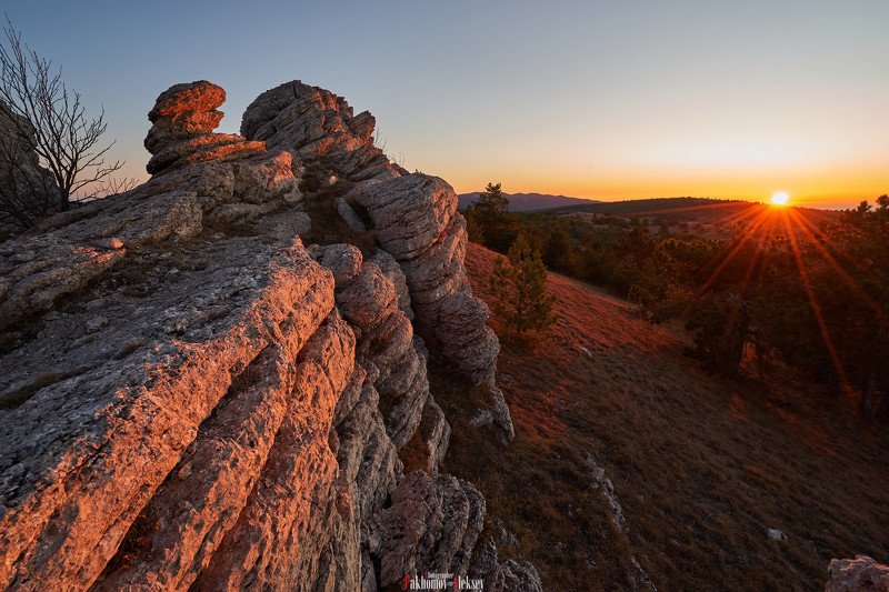 dawn,sungurt, crimea,russia, sun, flare, outdoor, travel, color, nature, landscape, рассвет, крым, сунгурта, россия, пейзаж, цвет, путешествия, природа Dawn on the top of Sungurtphoto preview