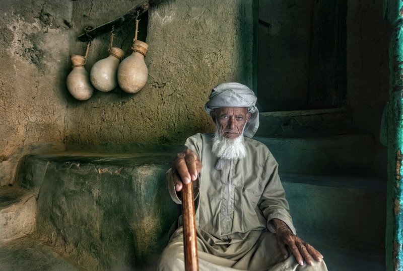 Colors,Old man Old house guardphoto preview
