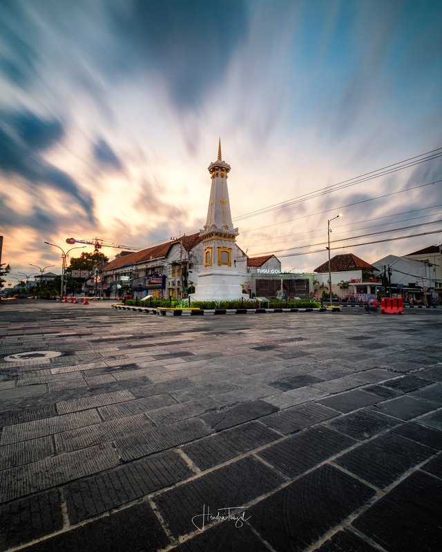 Sunrise at Monumen Tugu Jogjakartaphoto preview