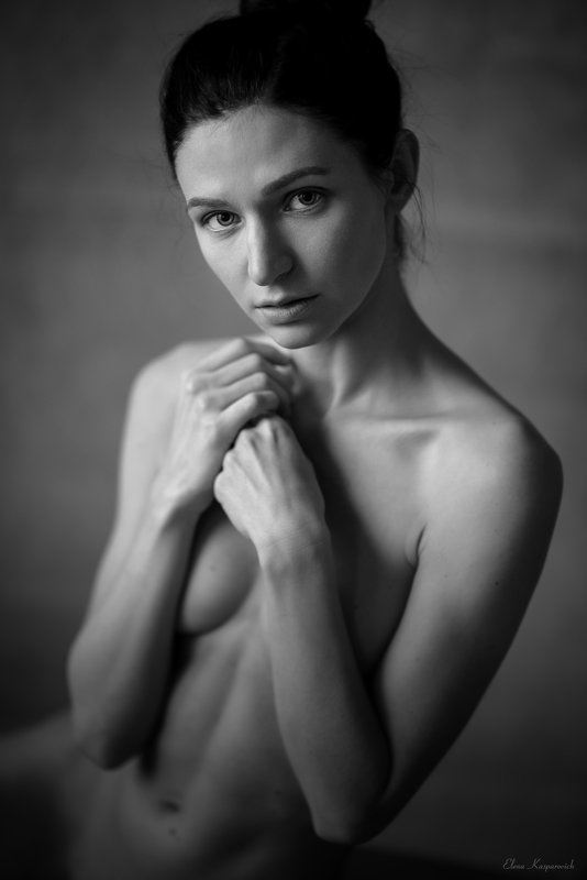 женский портрет, чб, потусторонняяphoto preview