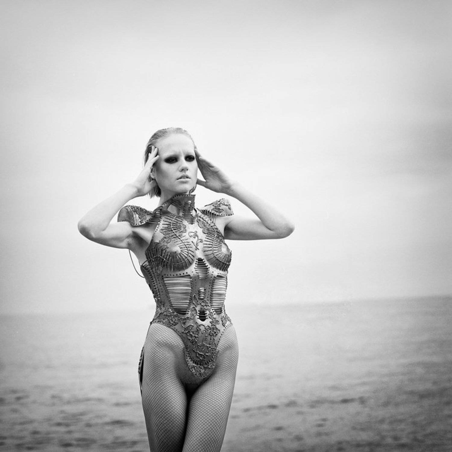 kosmogonia. Автор: Iwona Aleksandrowicz fashion, portrait, traditional, film, pentacon, beach, sea, Iwona Aleksandrowicz