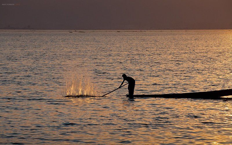 мьянма, бирма, озеро инле На закате хорошо клюётphoto preview