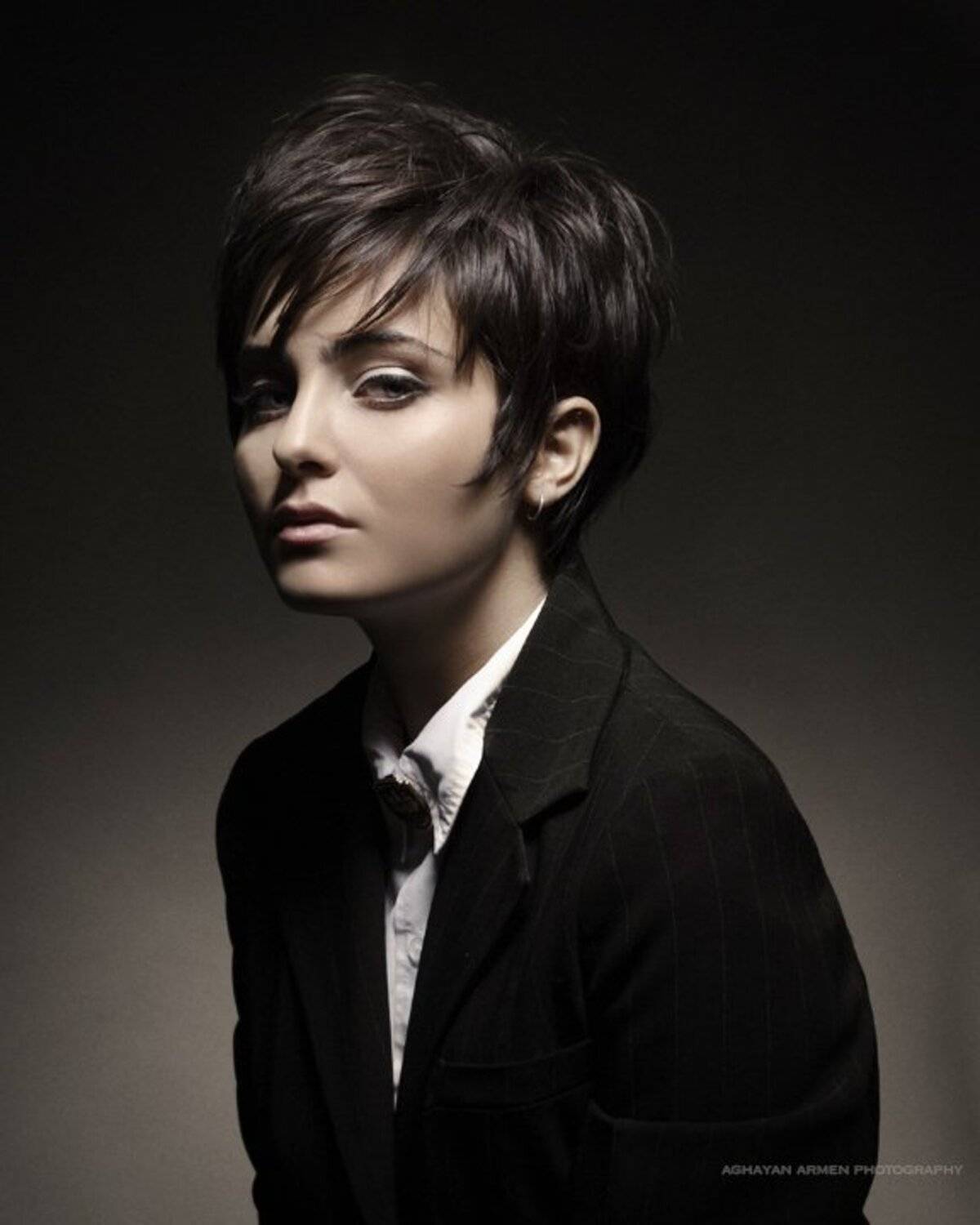 D.. Автор: Armen Aghayan , Armen Aghayan