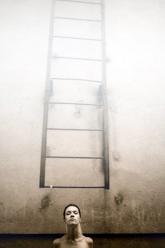 невеста, лесница photo preview