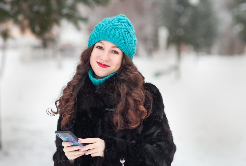 девушка, телефон, зима, радость, эмоция Счастьеphoto preview