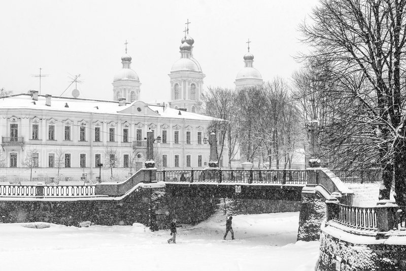 город, санкт-петербург, зима, прогулка по рекам и каналам, городской пейзаж,чёрно-белое фото,николо-богоявленский морской собор, Короткая дорога домойphoto preview
