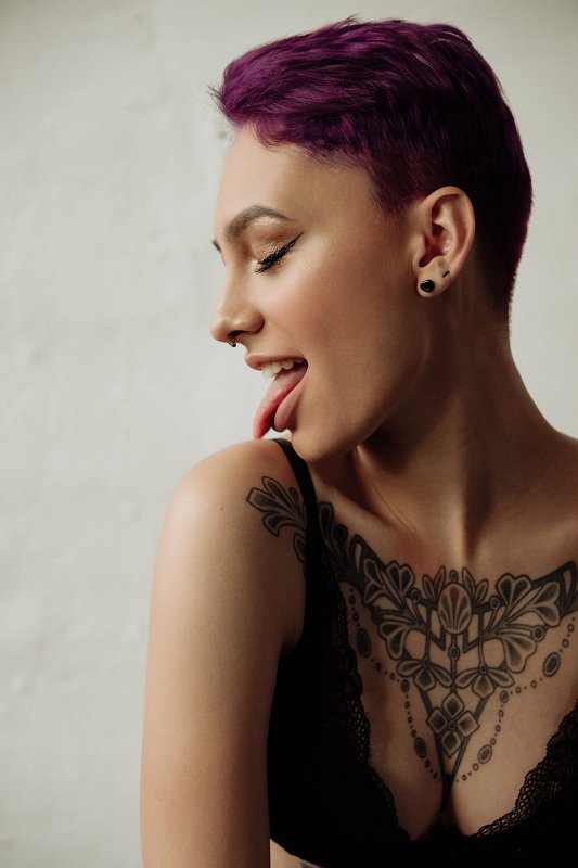 тату, девушка, язык Мммphoto preview