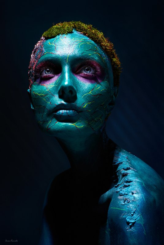 портрет, лицо, девушка, мох, симбиоз, влияние, свойства, жизнь, взаимность, обмен, связь Symbiosisphoto preview