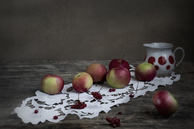 яблоки, скатерть, фрукты с яблокамиphoto preview