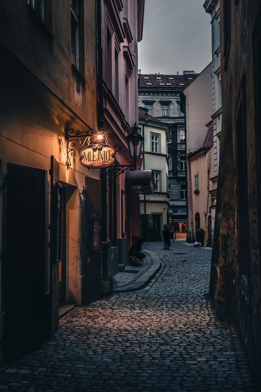 прага, ночь, улица, город, европа, вывеска, табличка, свет Улицы Прагиphoto preview