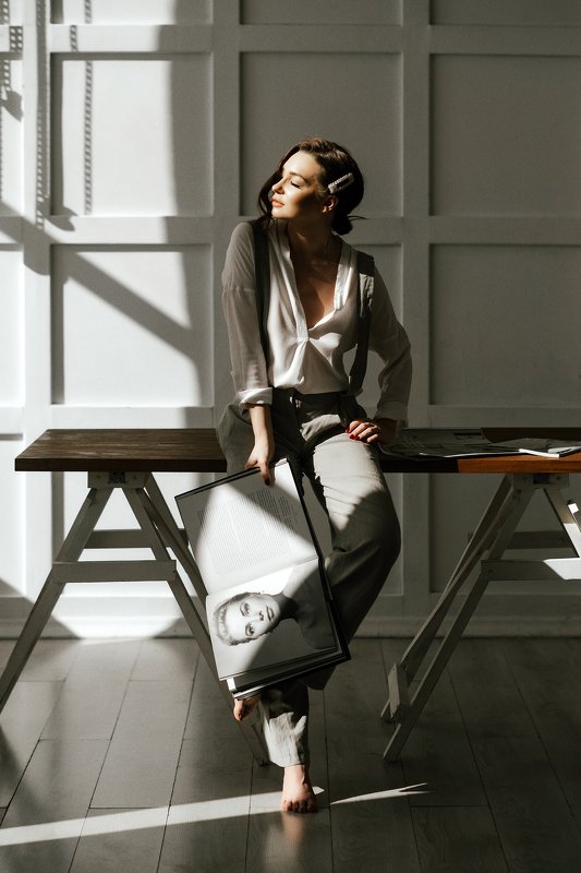 девушка, солнце, журнал, Светphoto preview