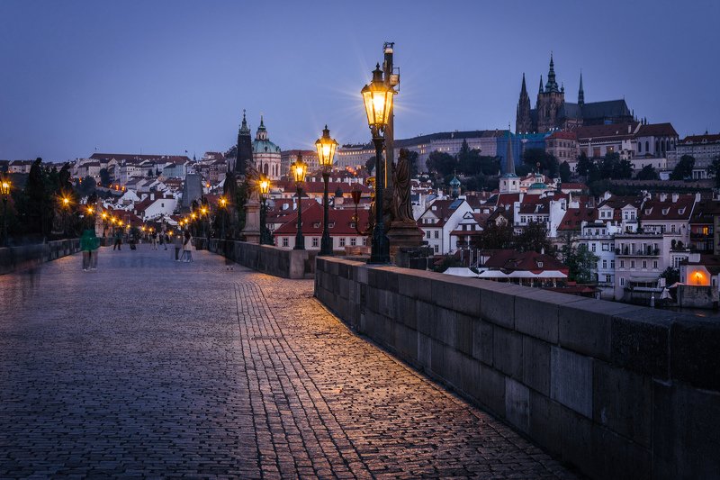 прага, ночь, утро, город, башня, небо, облака, карлов мост, фонарь, мостовая, статуя, свет, сумерки Карлов мост утромphoto preview
