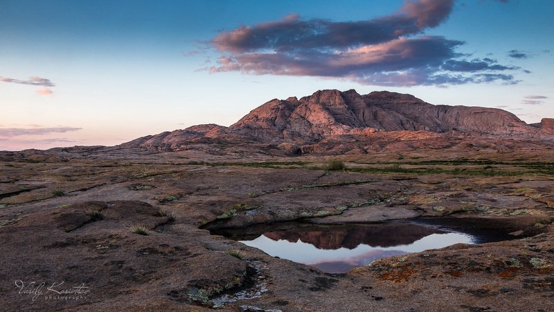казахстан, бектау-ата, северное прибалхашье, май 2019 про гранитную интрузию, чий... и запах спиреи фото превью