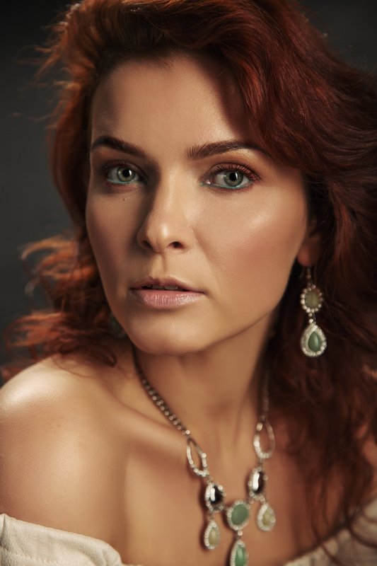 девушка, портрет, глаза, рыжая, внимание, тепло, душа, студия, фотостудия, добро, любовь Илгаphoto preview