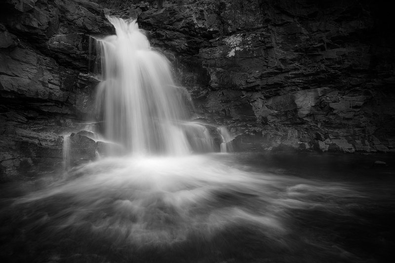 пейзаж, природа, водопад, река, речка, горная, горы, скалы, камни, поток, течение, чб, чернобелое, сибирь, алтай, кокоря Водопады Кокоря фото превью