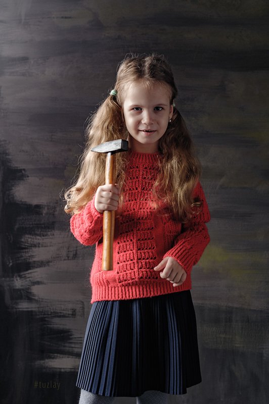 Вхождение в образ с молоткомphoto preview