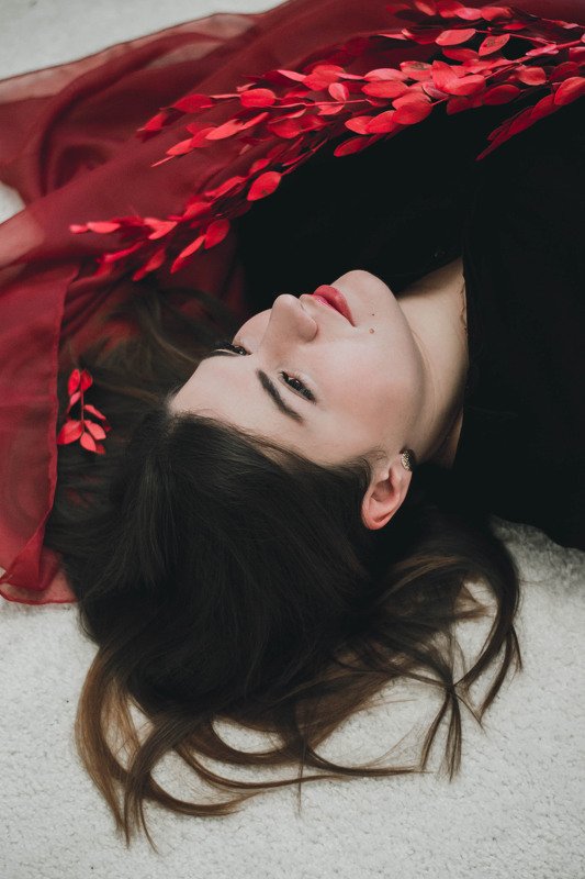 red and whitephoto preview