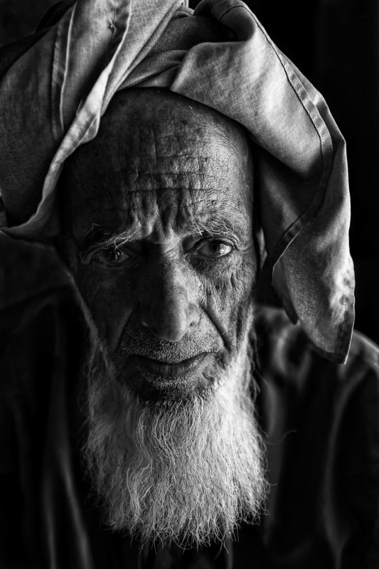 black and white,Old man Tears on the cheekphoto preview