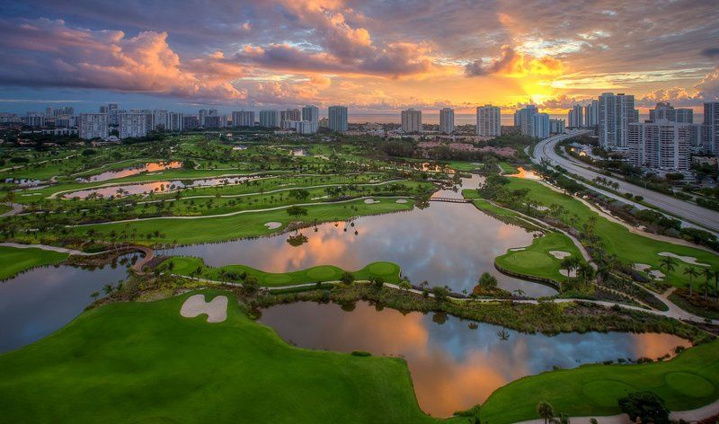 Про маленький гольф клуб и его окрестностиphoto preview