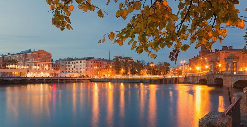 Верфи в осенней листвеphoto preview