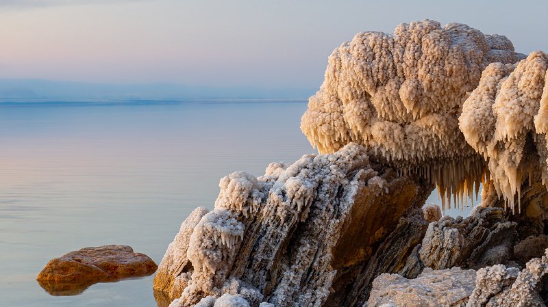 Solne formacje w Morzu Martwymphoto preview