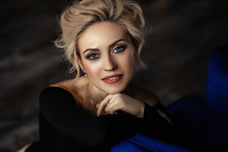 женский портрет photo preview