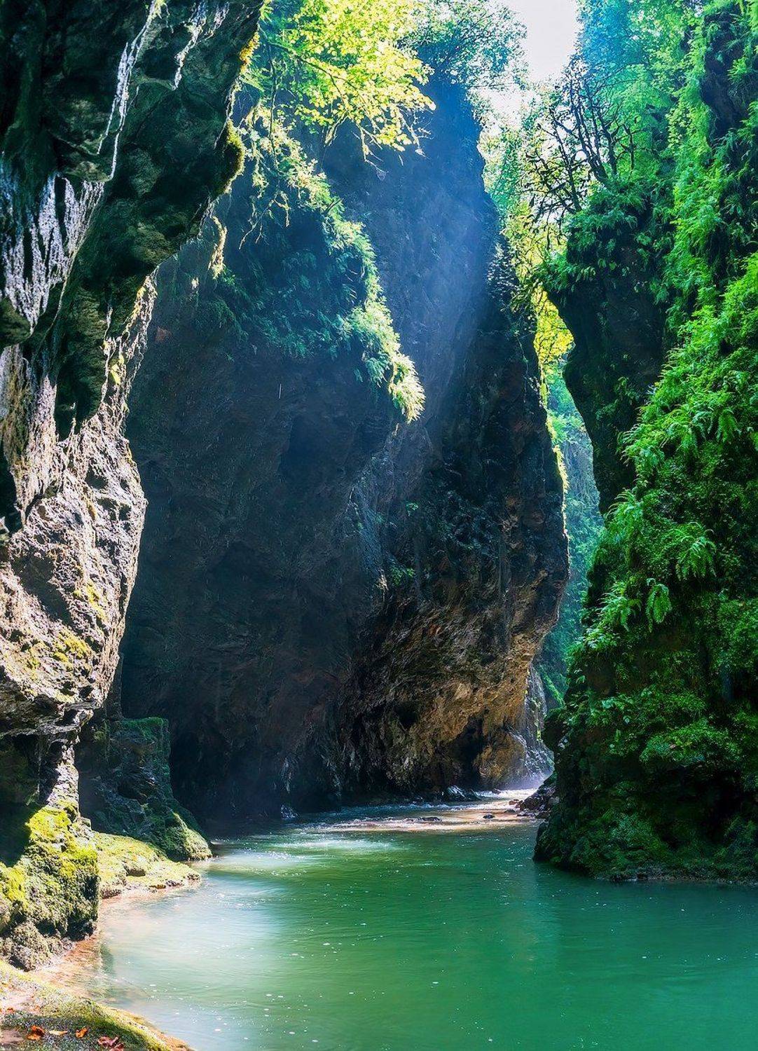 Теснина. Автор: Олег Скан , Олег Скан