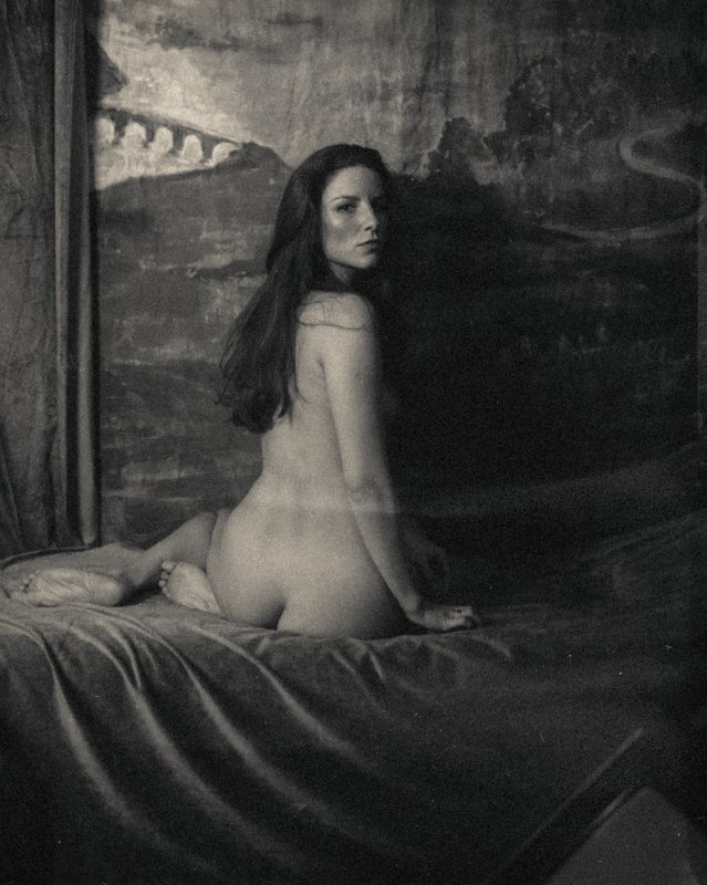 people,portrait,room,baroque,sepia,bw,blackandwhite,firm,back,body,naked,nude,erotic,studio,sensual,sexual,sexy,adult,female,women Back...photo preview