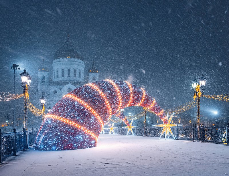 москва, россия, декорации, ночь, зима, снег, ххс, патриарший мост, иллюминация, метель, night, winter, snow, moscow Новогодние декорации Патриаршего мостаphoto preview