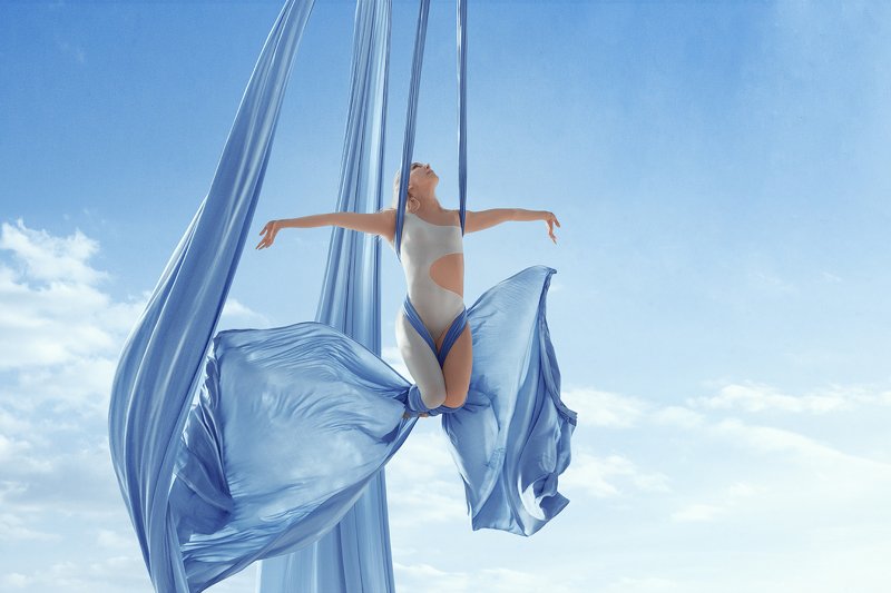 fly, blue, woman, portrait, dance, beautiful, girl, portrait, greatfoto, canon Flyingphoto preview