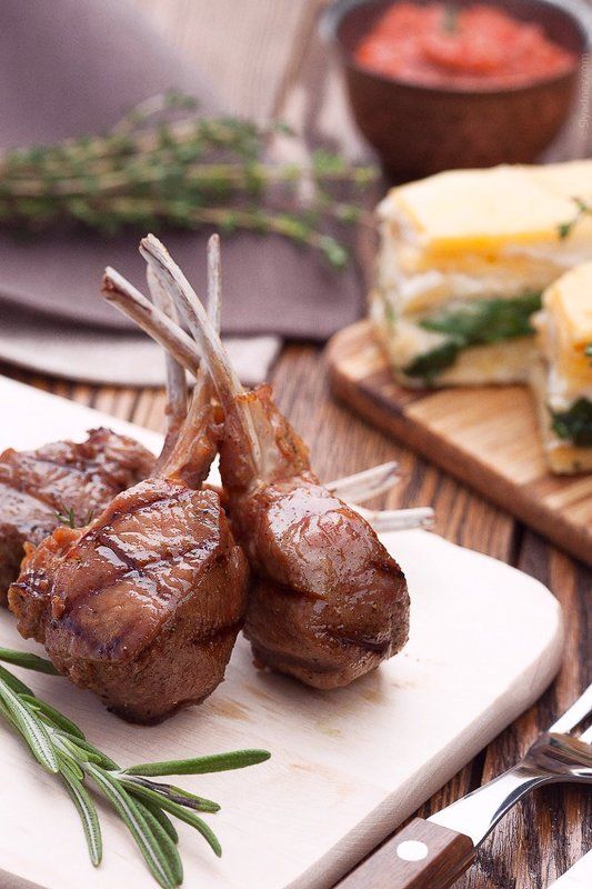 Rack of lamb with potatoes \