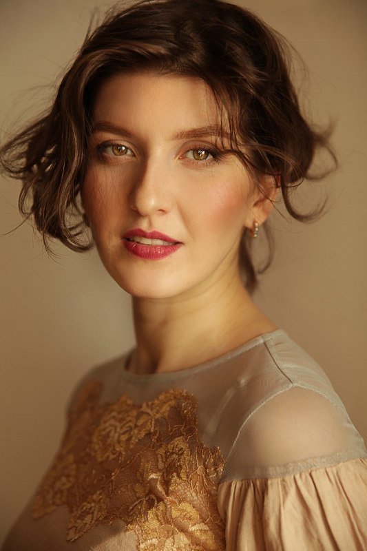 девушка глаза портрет женщина волосы Полинаphoto preview