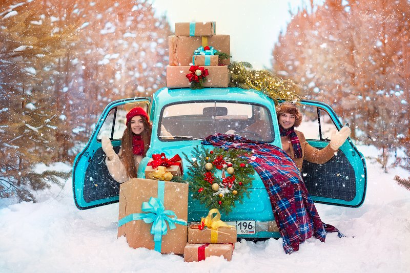 семейный фотограф, детский фотограф, новый год, семья, ретро автомобиль, лес, праздник  Со Старым Новым годом! photo preview