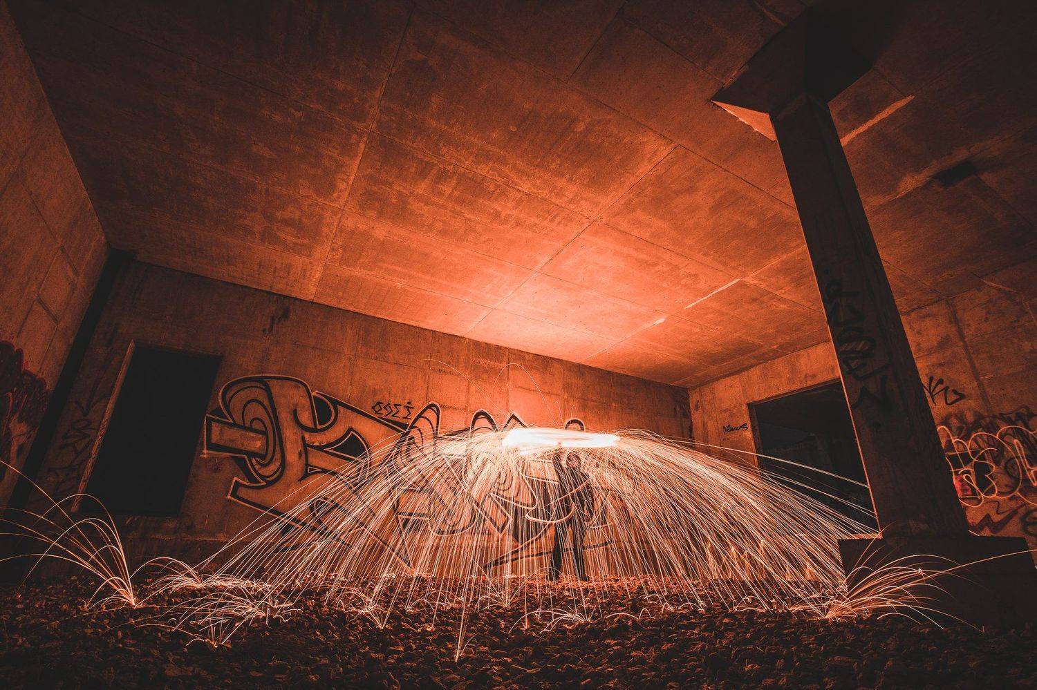 "Fakir". Автор: Дмитрий Рябцев ночь, искры, свет, человек, эффекты, граффити, Дмитрий Рябцев