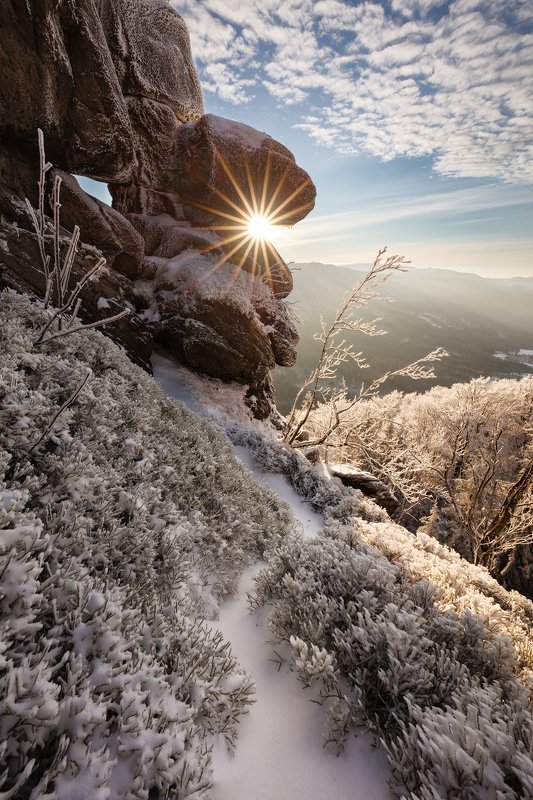 rock, sun, sunstar, winter, snow, czech republic, sky, clouds, czechia, landscape, mountains Giant of Stonephoto preview