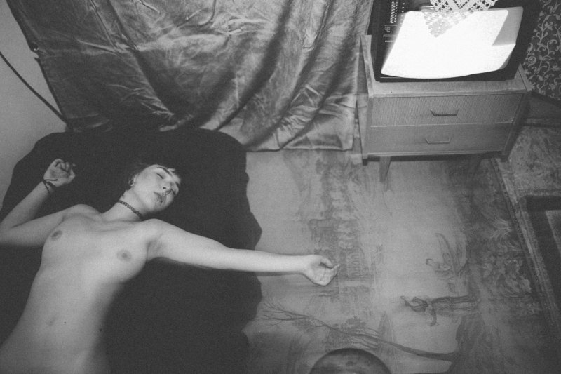 sleep,pretty,model,girl,naked,nude,room,slav,bw,blackandwhite,body,busty,tv,crt,analog,kodak Sleep...photo preview