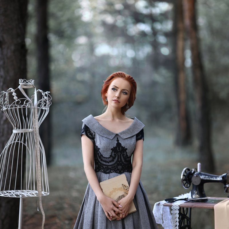 серый, манекен, сантиметровая лента, швейная машинка, рождение идеи, дизайнер, дизайнер одежды, женское платье photo preview