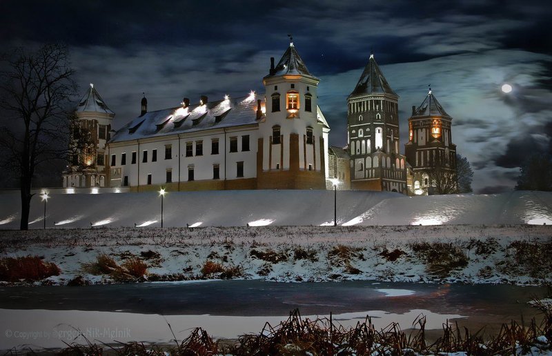 беларусь, мирский-замок Лунная ночь в Мирском замкеphoto preview