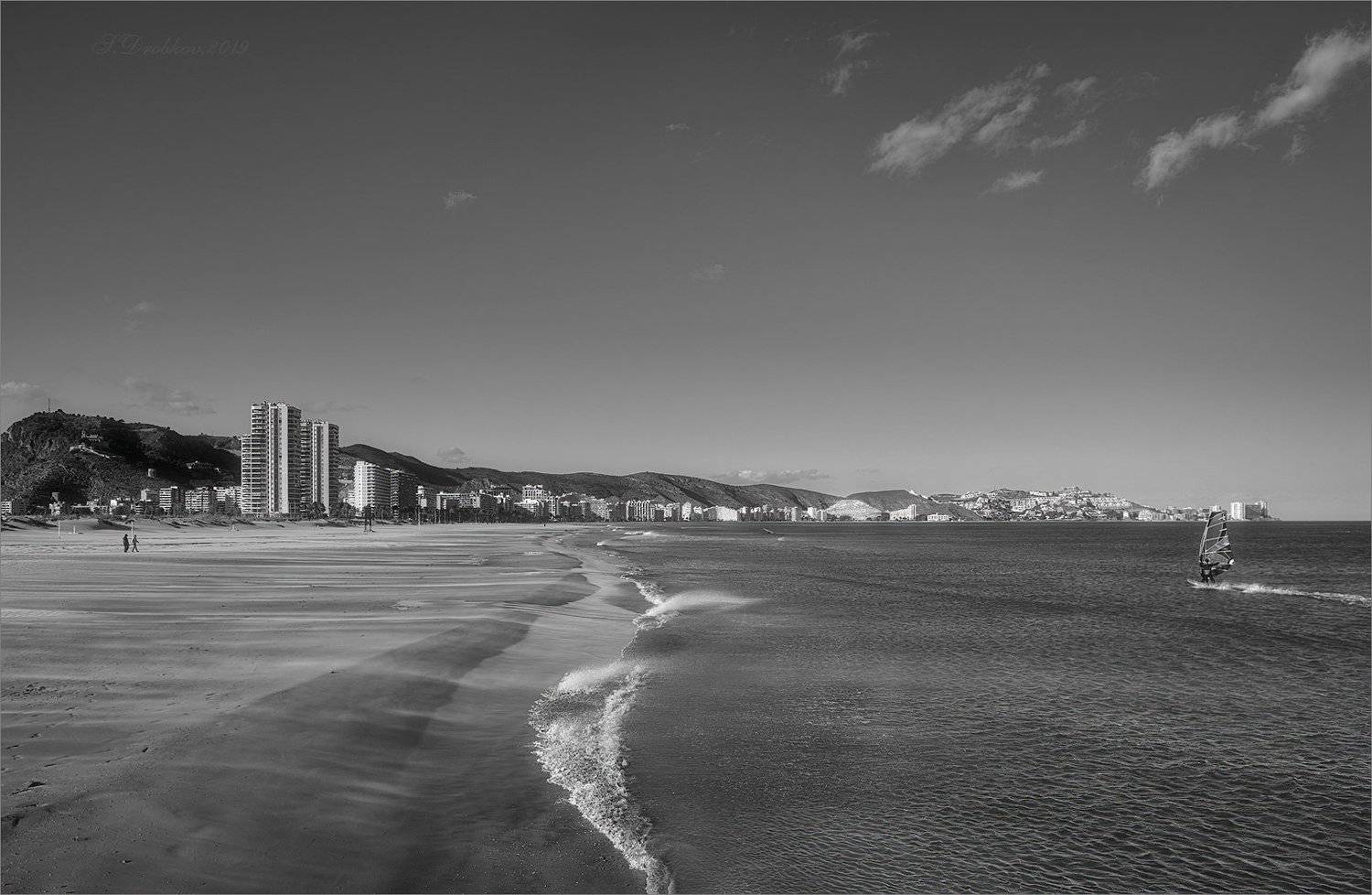 Ветреный полдень. Автор: Sergey Drobkov город, море, пляж, ветер, Sergey Drobkov