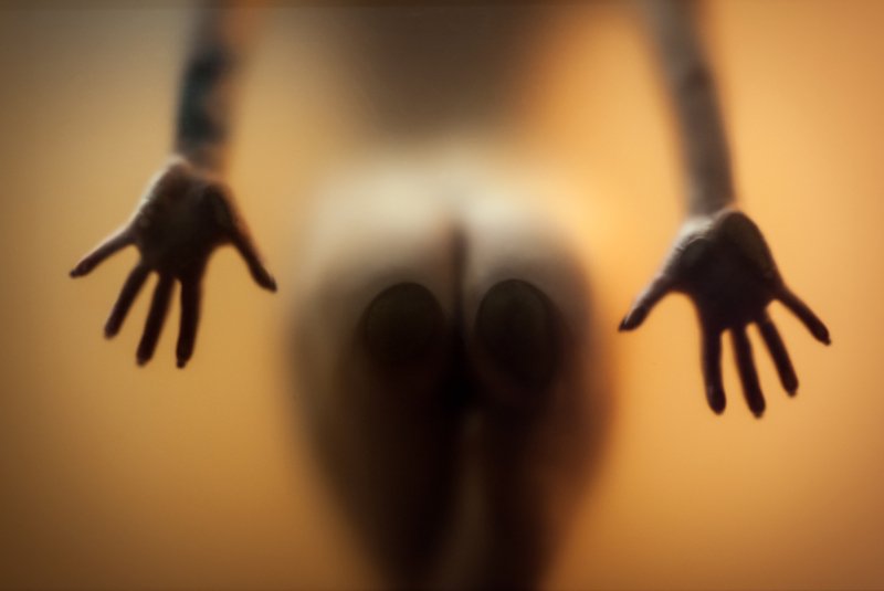 За стекломphoto preview