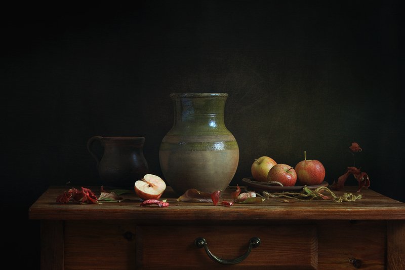 осень осеннее настроение сухие листья яблоки кувшин кружка Осенний с яблоками.photo preview